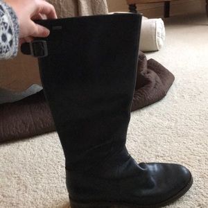 Very nice black boots and comfortable!!!